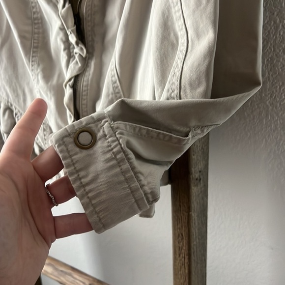 Tan zip up jacket - size small - Picture 5 of 6